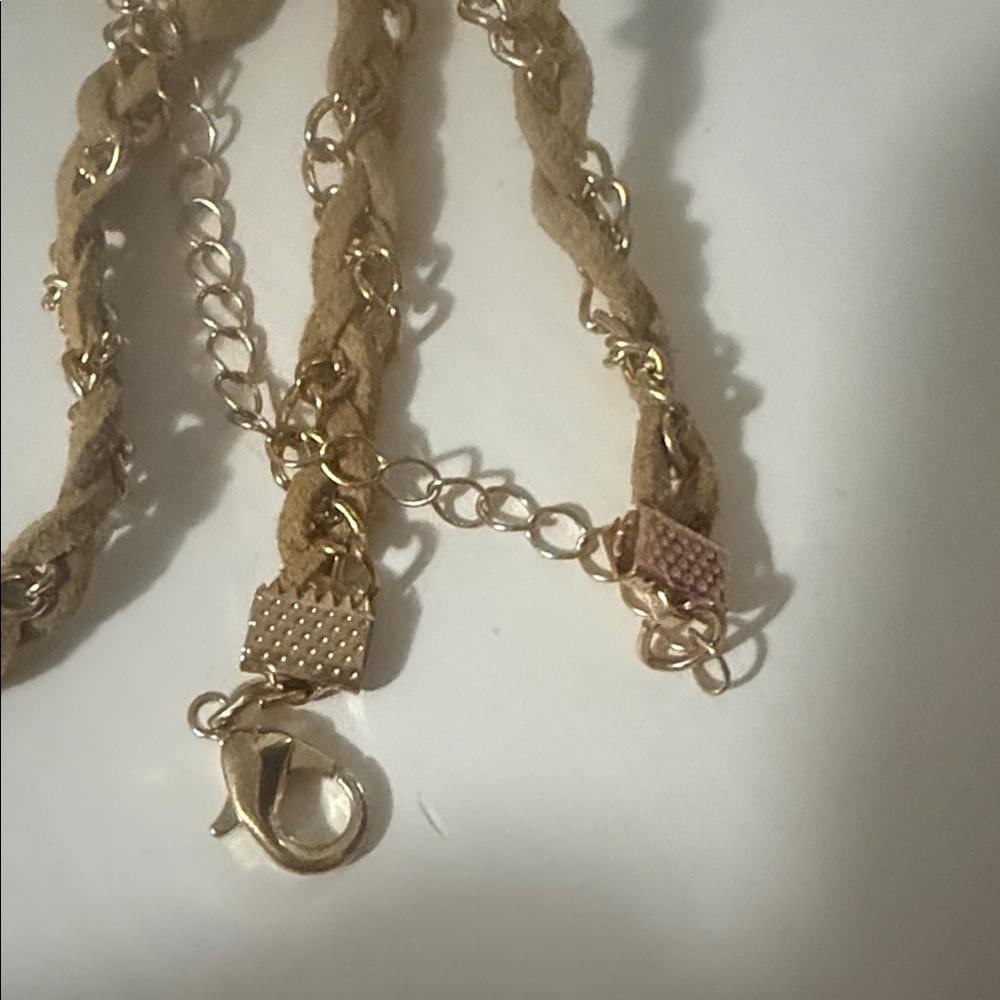 Elegant Gold and Cream Necklace - Picture 5 of 5